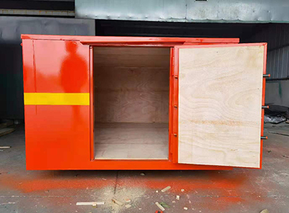 郊区车载炸药箱