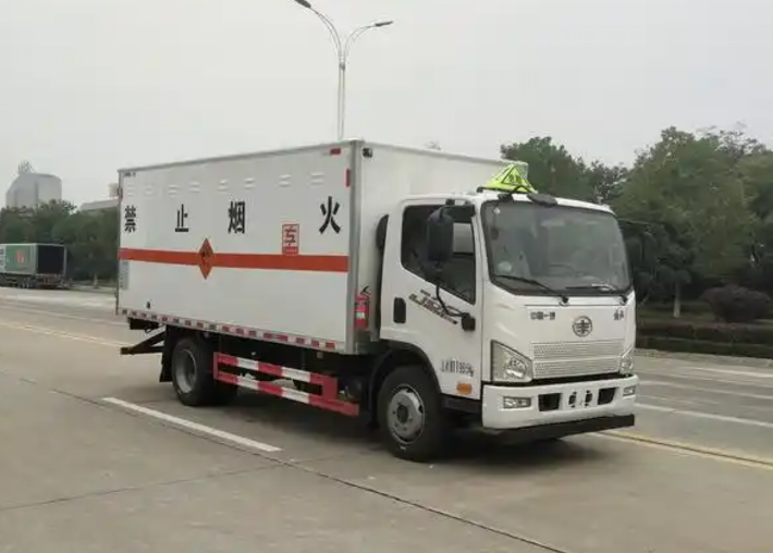 郊区爆破器材运输车可以上高速吗？