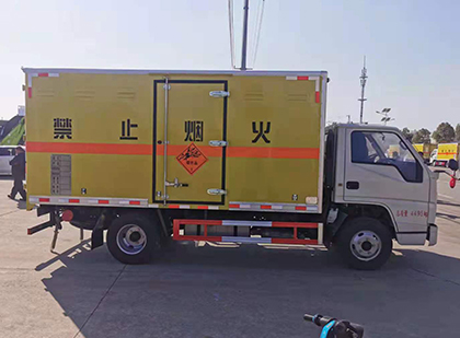 郊区爆破器材运输车技术升级与安全合规新趋势